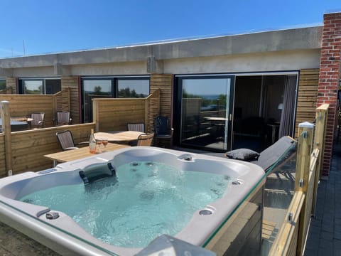 Hot Tub, Hot Tub, Balcony/Terrace, Sea view, sunbed