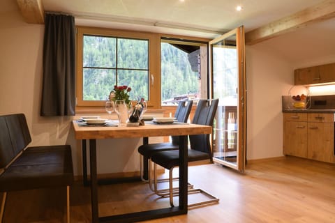 Balcony/Terrace, Kitchen or kitchenette, Dining area