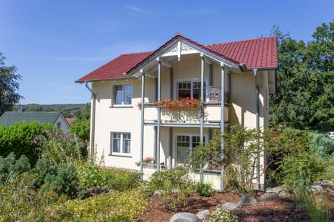 Property building, Garden, Balcony/Terrace