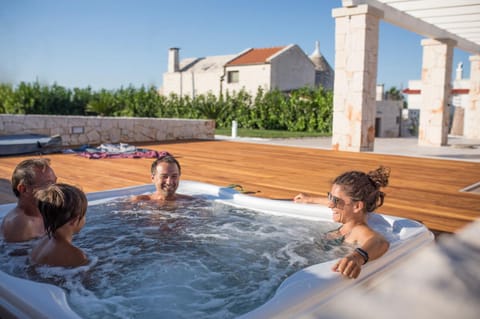 Day, Hot Tub, Swimming pool, children, group of guests