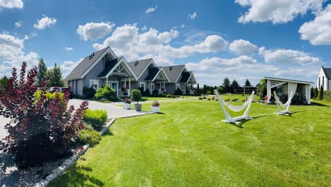 Property building, Day, Garden, Garden view, sunbed
