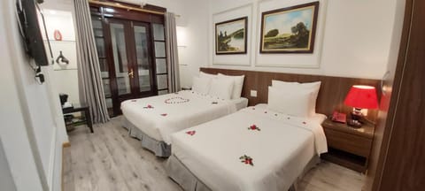 Bed, Photo of the whole room, Decorative detail