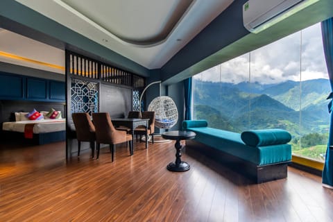 Bed, Natural landscape, Photo of the whole room, Seating area, Mountain view