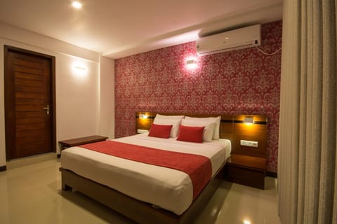 Bed, Photo of the whole room, Decorative detail, Bedroom