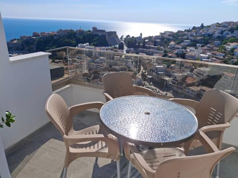 View (from property/room), Balcony/Terrace, Seating area, City view, Sea view