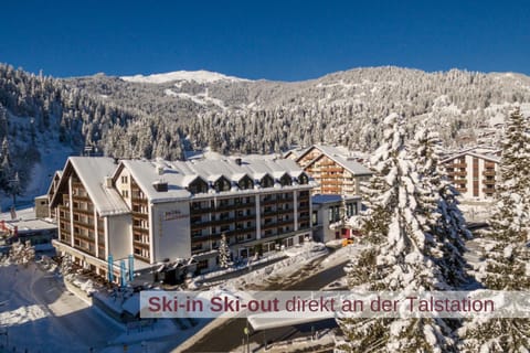 Facade/entrance, Bird's eye view