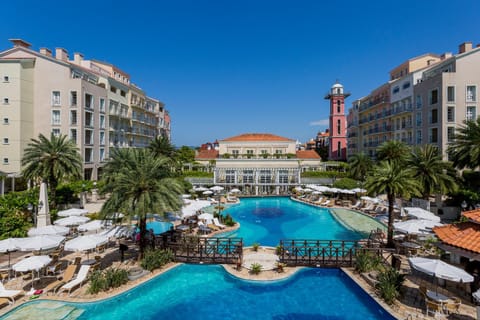 Property building, Day, Pool view, Swimming pool, Swimming pool, sunbed