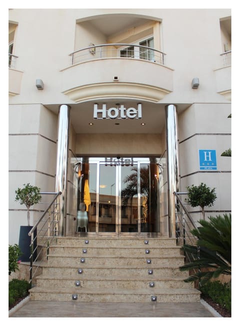 Facade/entrance, Off site, Day, Lobby or reception