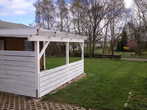 Facade/entrance, BBQ facilities, Beach