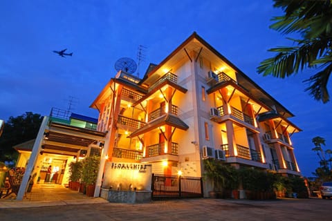 Facade/entrance