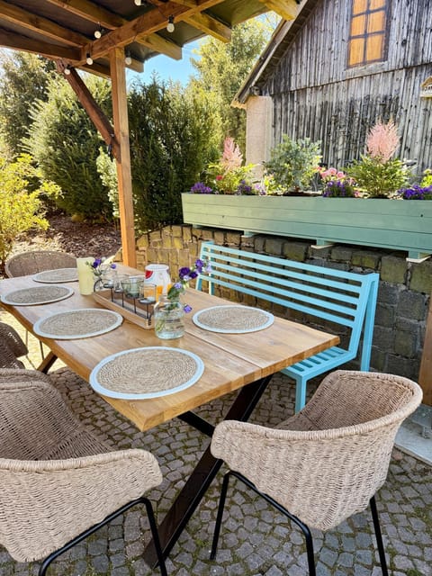 Balcony/Terrace, Seating area, Dining area, Garden view