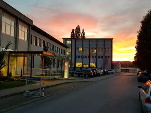 Facade/entrance