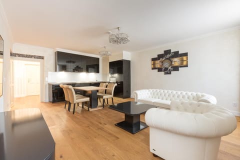 Kitchen or kitchenette, Living room