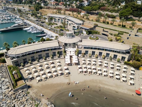 Property building, Restaurant/places to eat, Natural landscape, Coffee/tea facilities, View (from property/room), Spa and wellness centre/facilities, Fitness centre/facilities, Beach, Sea view, Sea view, Breakfast, Continental breakfast, Dinner, Parking, elevator