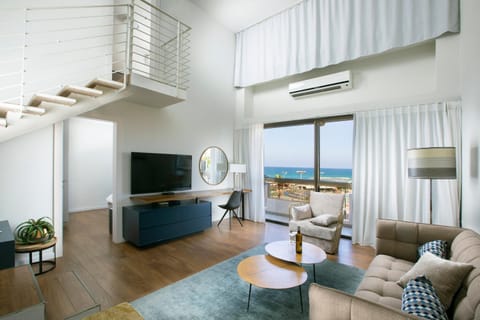 Shower, Coffee/tea facilities, Kitchen or kitchenette, Dining area