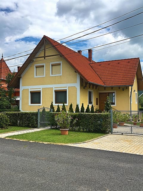 Facade/entrance, Street view