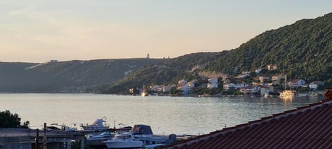 Neighbourhood, Sea view