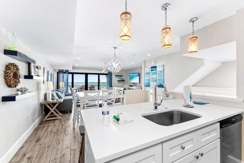 Kitchen or kitchenette, Dining area, dishwasher, stove