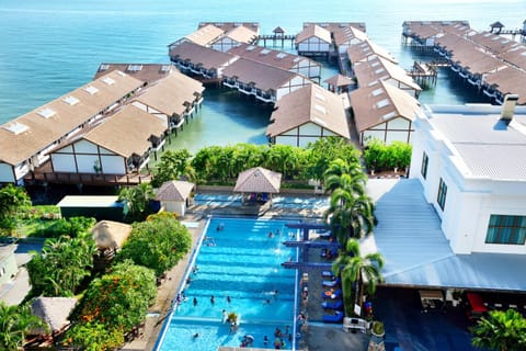 Bird's eye view, Pool view