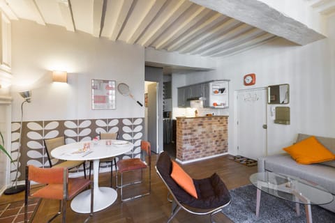 Vintage by Cocoonr Apartment in Rennes