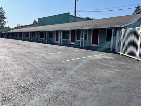 Lark Motel Willits Motel in Willits