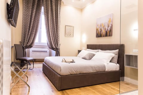 Decorative detail, Bedroom, Street view