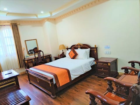 Bed, Living room, Photo of the whole room, Bedroom