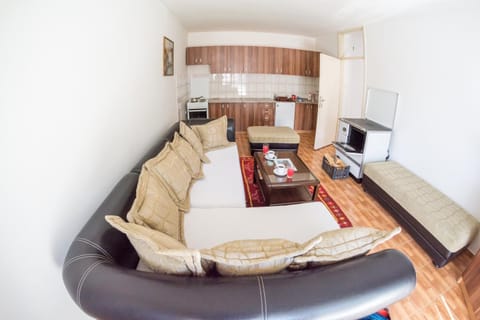 Kitchen or kitchenette, Living room