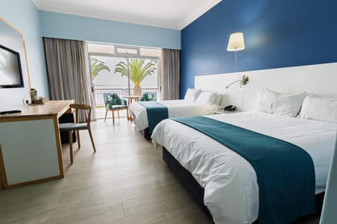 Bed, TV and multimedia, Bedroom