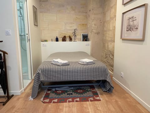 Bed, Photo of the whole room, Business facilities, Decorative detail, Bedroom, On site, furniture, furniture, furniture, heating, heating, storage, towels