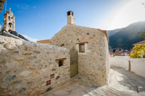 Ev Zin Folia Apartment in Leonidio