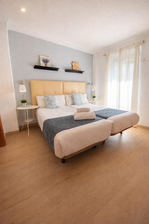 Photo of the whole room, Bedroom