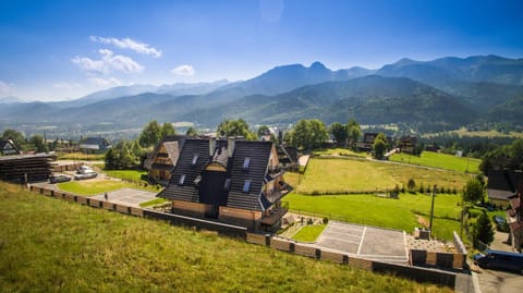 Property building, Nearby landmark, Spring, Day, Neighbourhood, Natural landscape, Activities, Bird's eye view, Garden, Balcony/Terrace, Other, Windsurfing, Mountain view, Sports, Entertainment, Family
