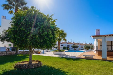 Property building, Garden, Swimming pool
