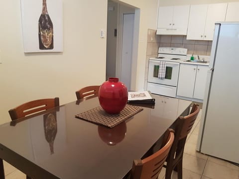 1-Bedroom Apartment Sweet #3 by Amazing Property Rentals Apartment in Gatineau