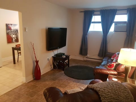 1-Bedroom Apartment Sweet #3 by Amazing Property Rentals Apartment in Gatineau