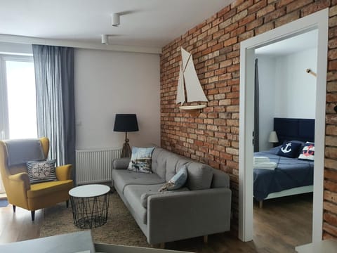 TV and multimedia, Living room, Seating area, Bedroom