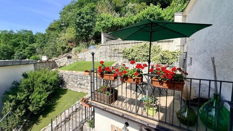 Property building, BBQ facilities, Garden, Balcony/Terrace