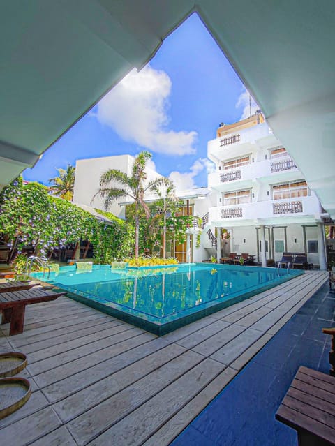 Property building, Restaurant/places to eat, Swimming pool