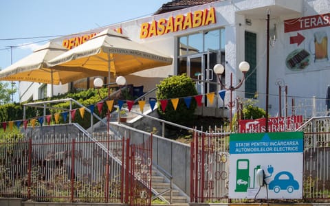 Facade/entrance