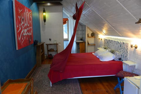 Bed, Photo of the whole room