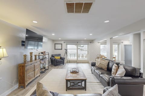 Whale Watchers -Lower House in Depoe Bay