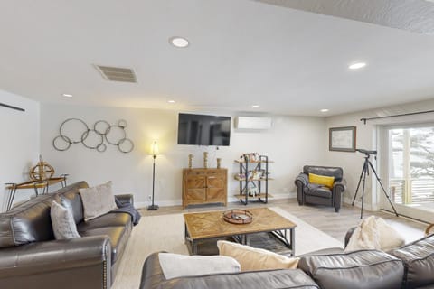 Whale Watchers -Lower House in Depoe Bay