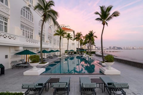 Property building, Pool view, Swimming pool, Swimming pool, Sunrise, Sunset