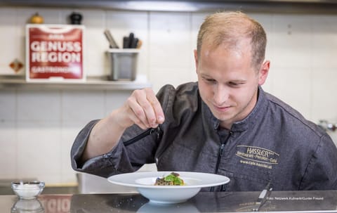 Restaurant/places to eat, People, Food and drinks