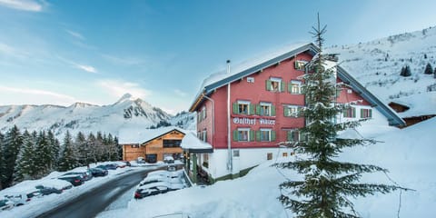 Property building, Facade/entrance, Winter