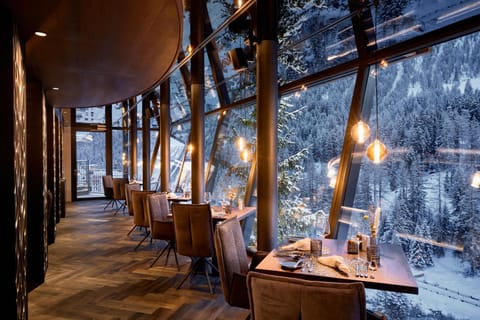 Restaurant/places to eat, View (from property/room)