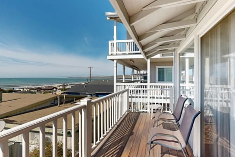 Blue Door Retreat House in Cayucos