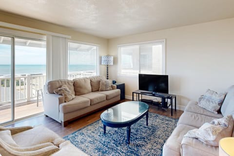 Blue Door Retreat House in Cayucos