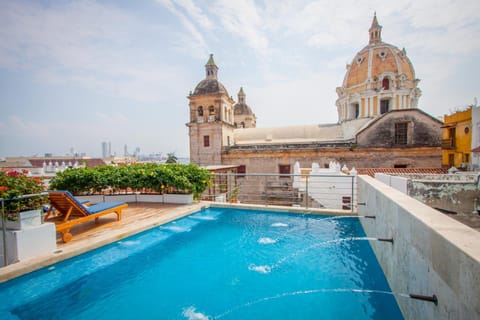 Property building, Day, Swimming pool